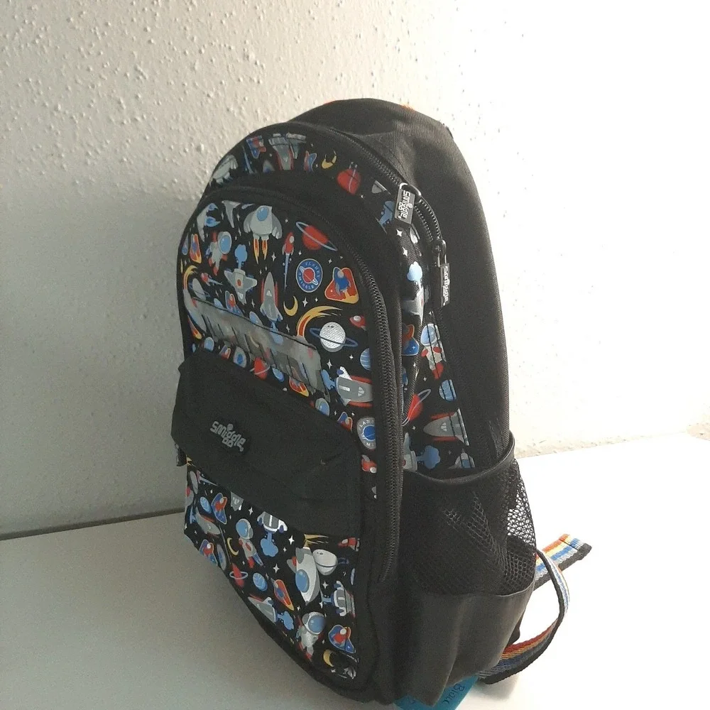 Smiggle backpack features
